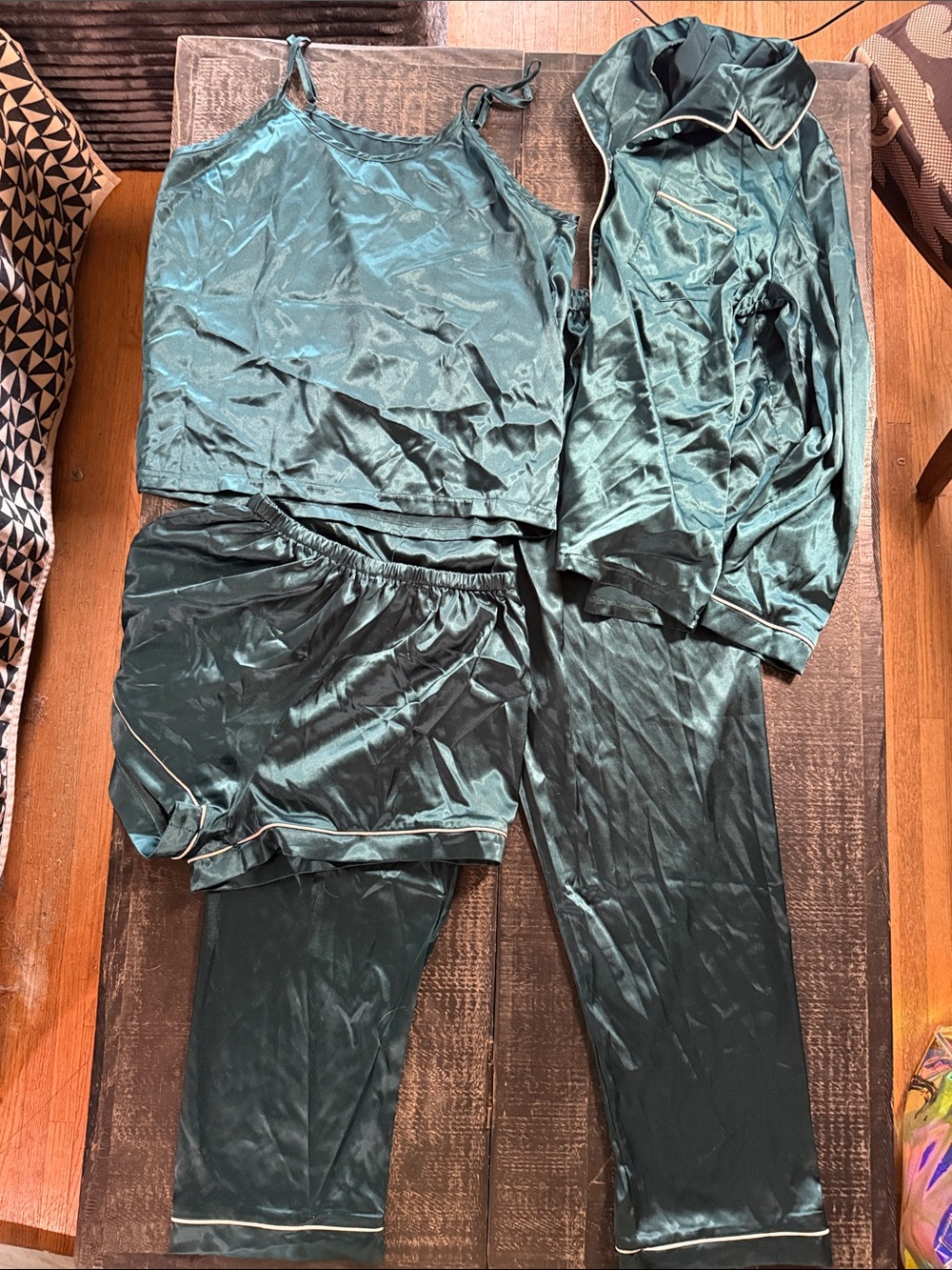 Satin 4-Piece Sleepwear Set in forest Green